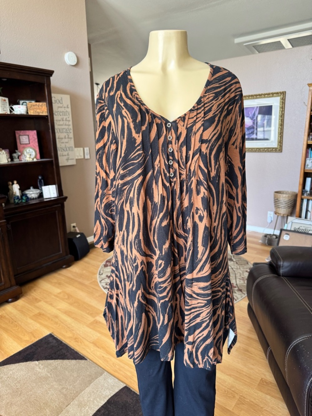 Arna York Collection animal print 3/4 sleeves Vneck tunic-18